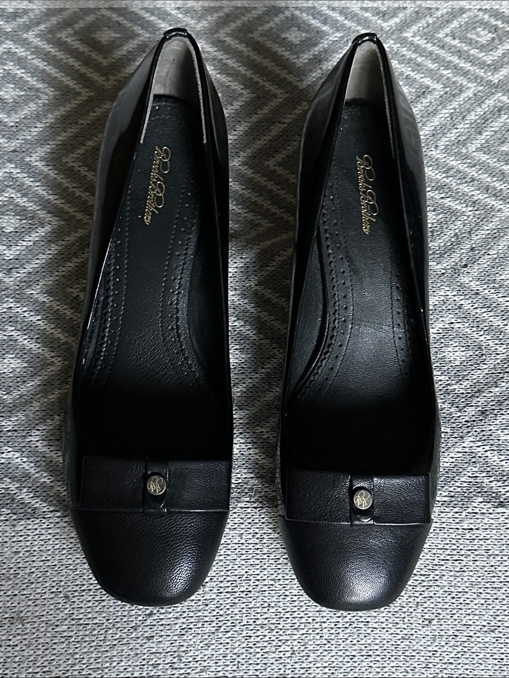 Brooks Brothers Black Patent Leather Bow-Detail Pumps size 9 professional office